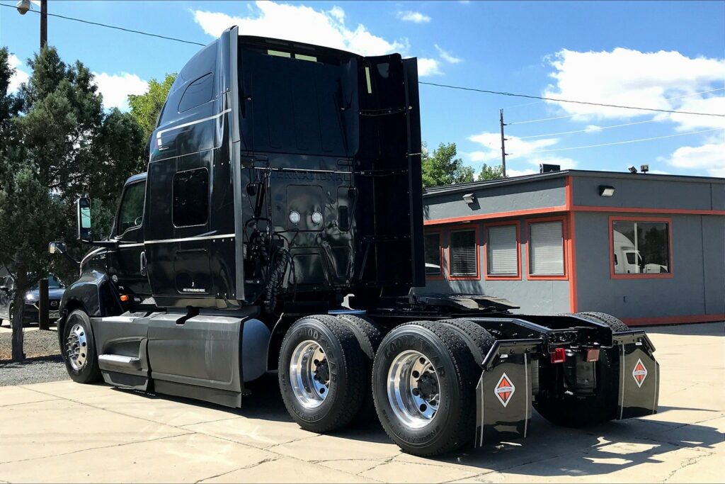 2022 INT LT625 6×4 Sleeper