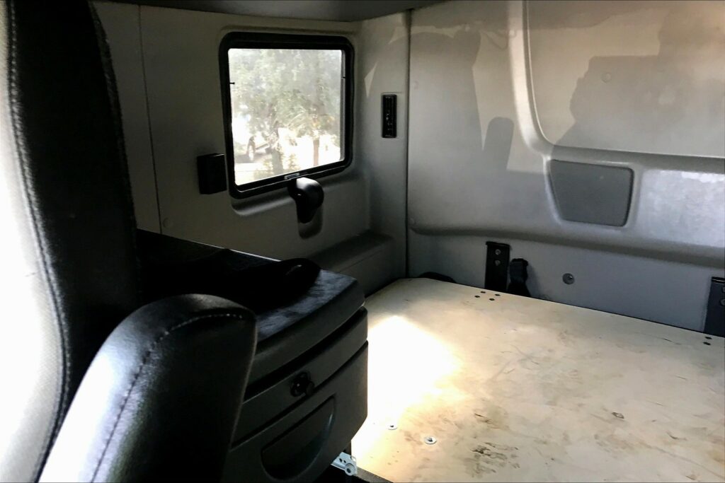 2022 INT LT625 6×4 Sleeper