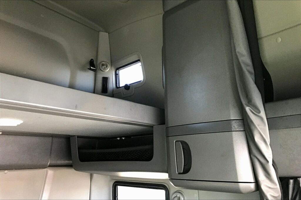 2022 INT LT625 6×4 Sleeper