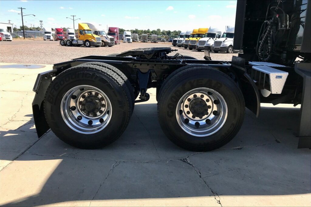 2022 INT LT625 6×4 Sleeper
