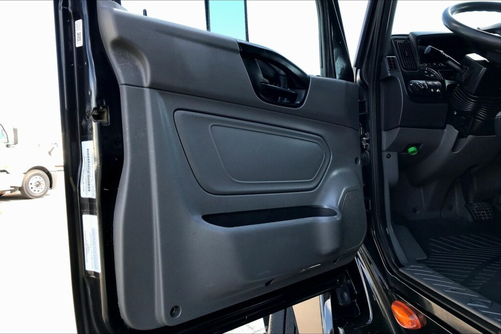 2022 INT LT625 6×4 Sleeper