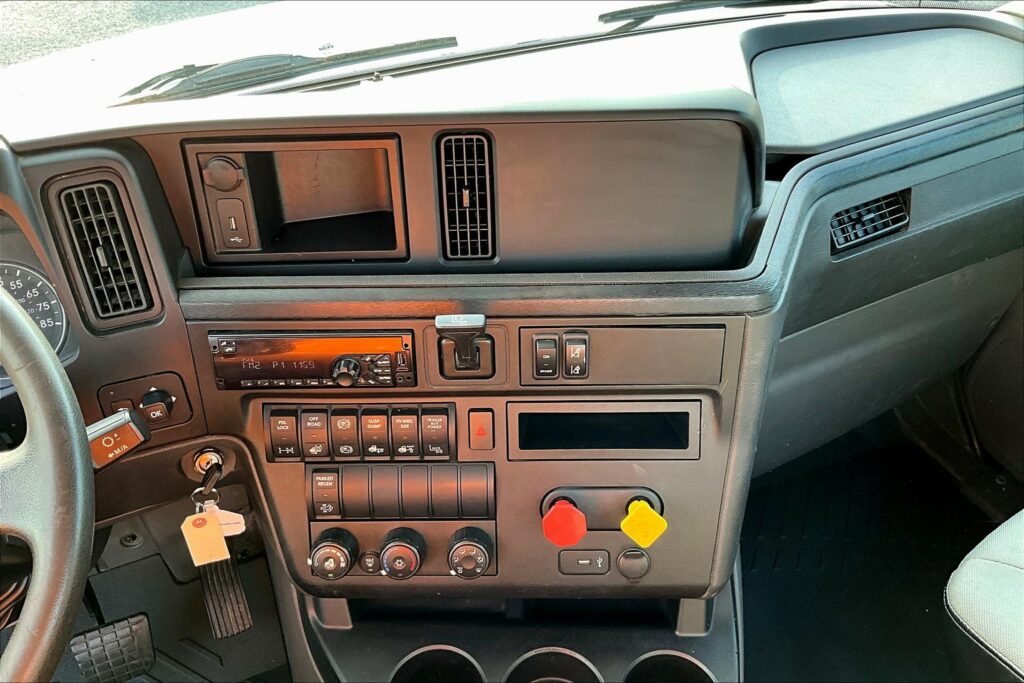 2019 INT LT625 6×4 Day Cab