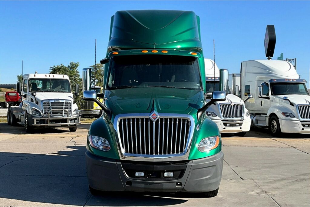 2021 INT LT625 6×4 Sleeper