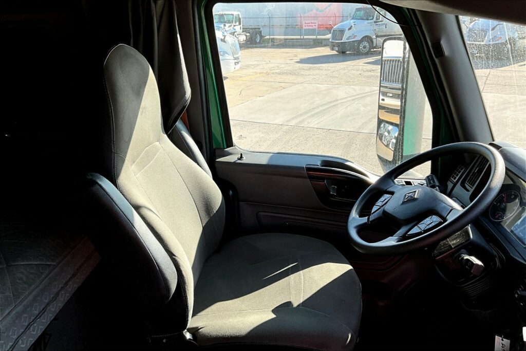 2021 INT LT625 6×4 Sleeper