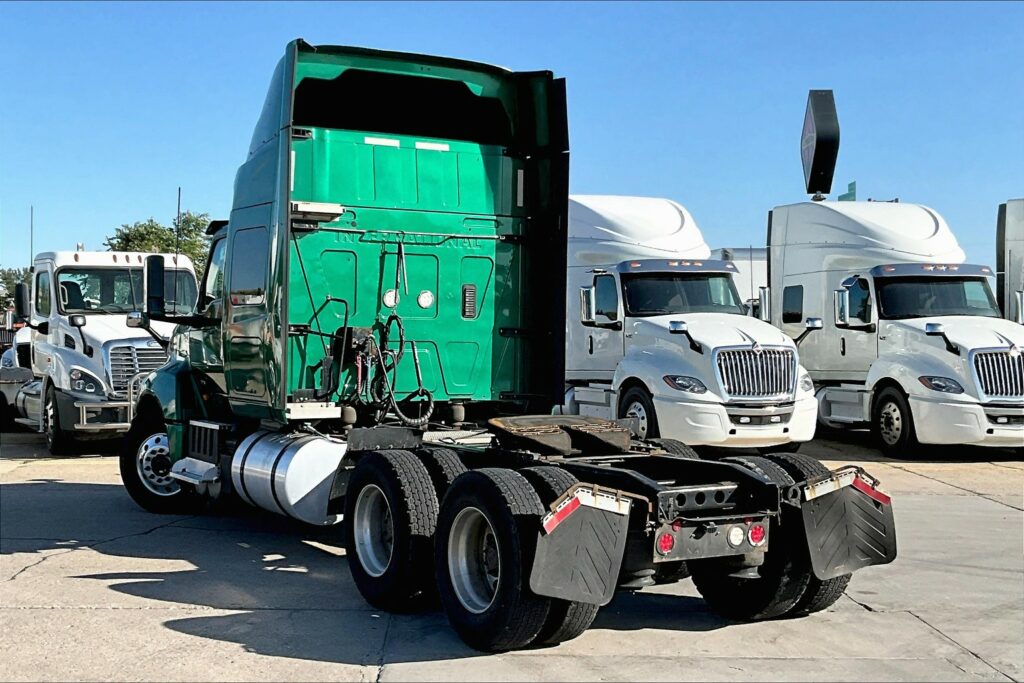 2021 INT LT625 6×4 Sleeper