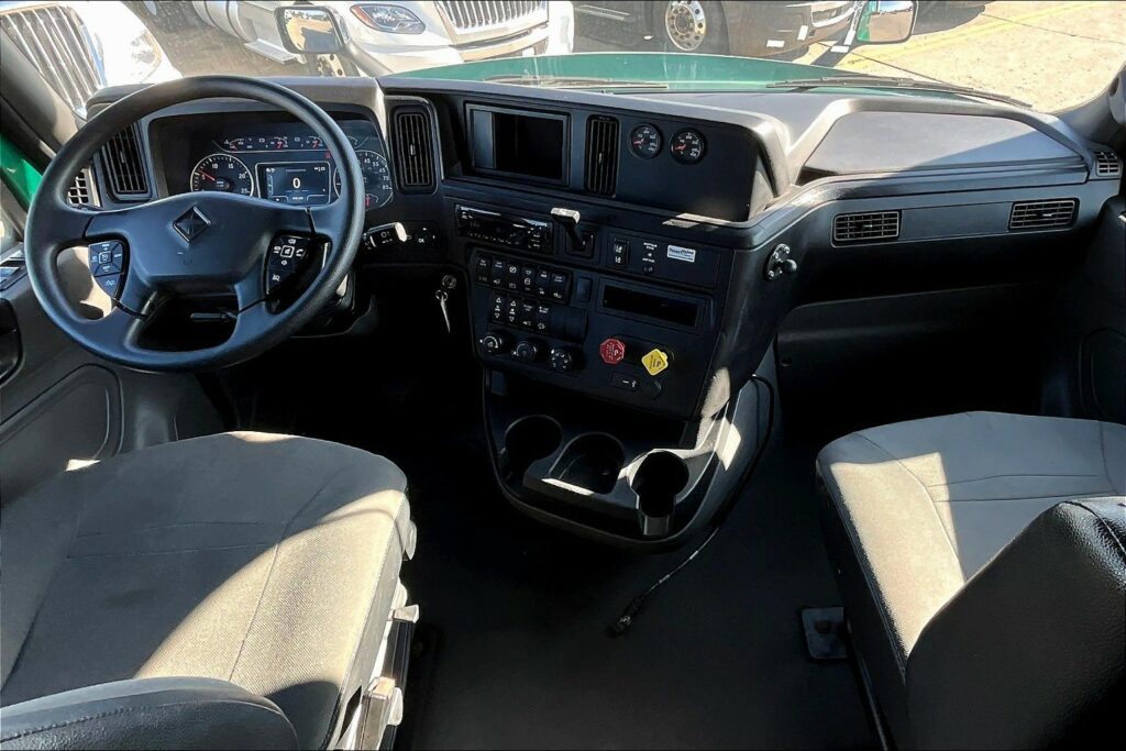 2021 INT LT625 6×4 Sleeper