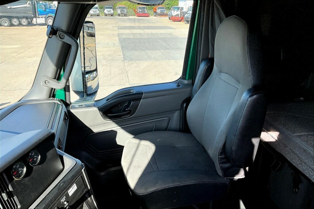 2021 INT LT625 6×4 Sleeper