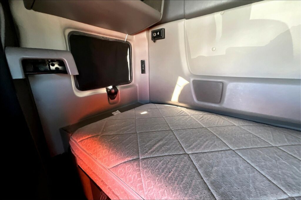 2021 INT LT625 6×4 Sleeper