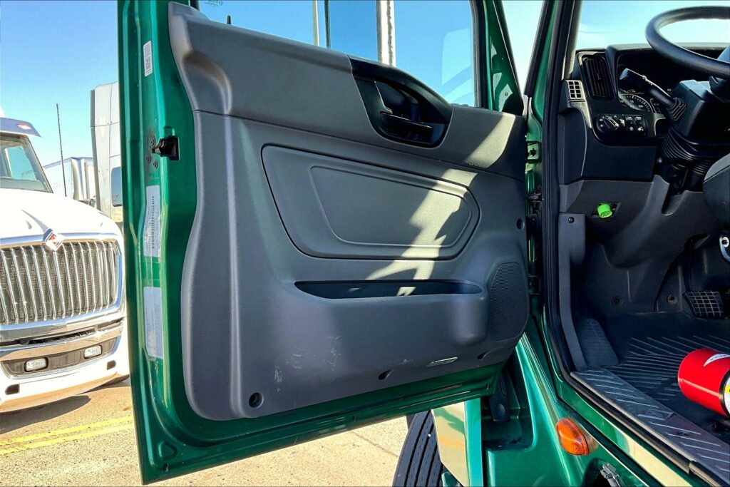 2021 INT LT625 6×4 Sleeper