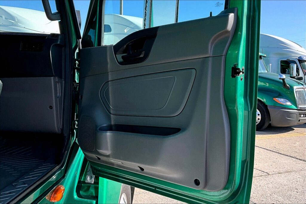 2021 INT LT625 6×4 Sleeper