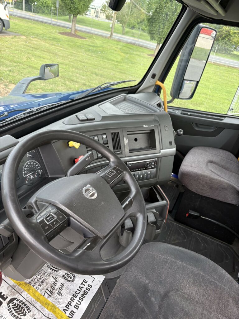 2021 Volvo Day Cab