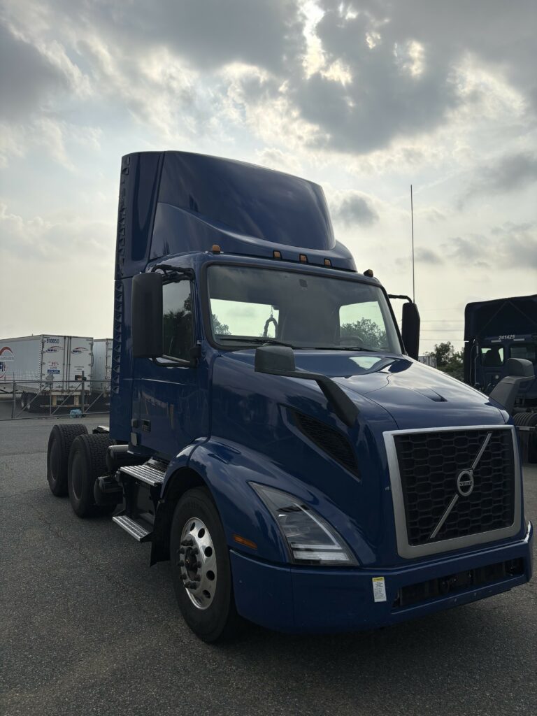 2021 Volvo Day Cab