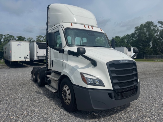 2021 Freightliner Day Cab