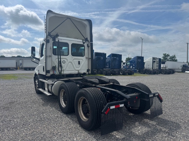 2021 Freightliner Day Cab