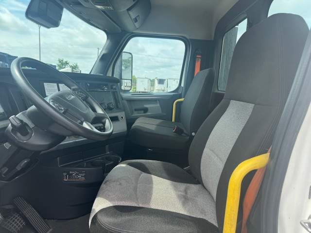 2021 Freightliner Day Cab