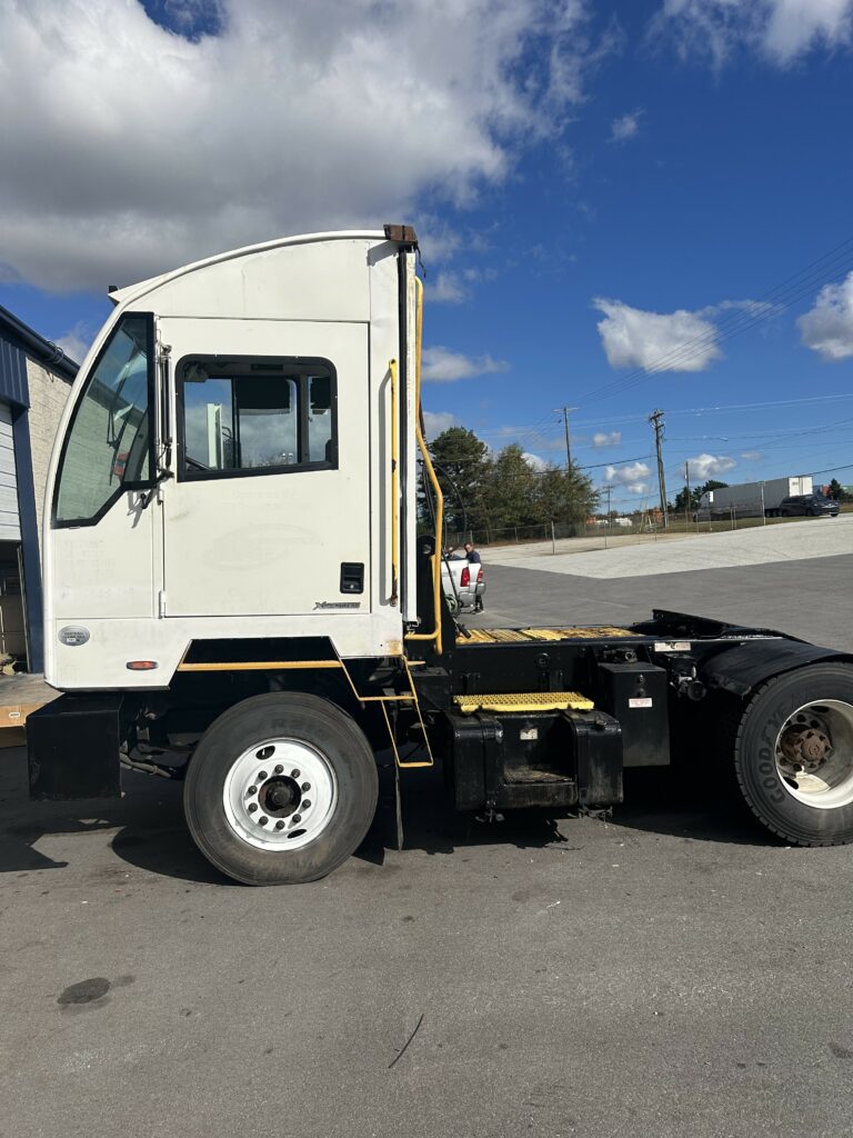 2017 Autocar Yard Horse