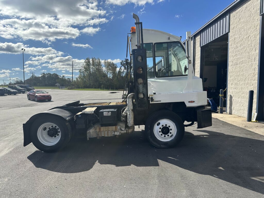 2017 Autocar Yard Horse