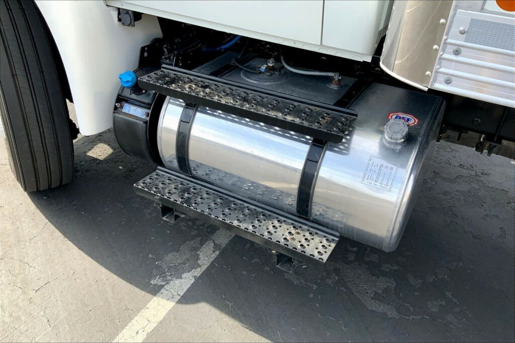 2021 CUM MV607 Medium Conventional