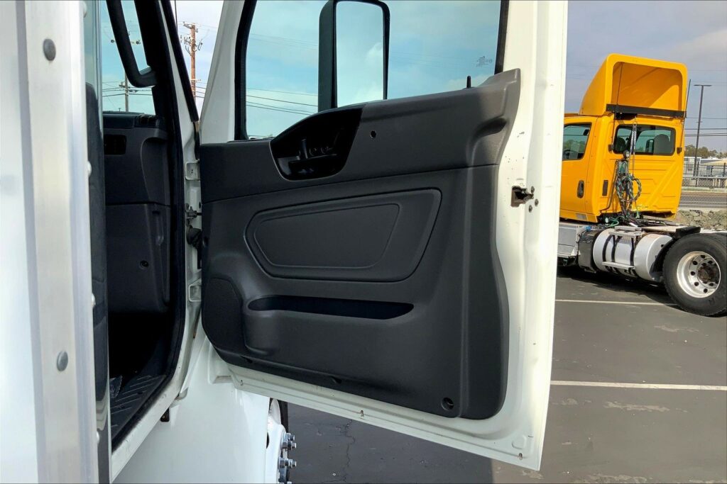 2021 CUM MV607 Medium Conventional