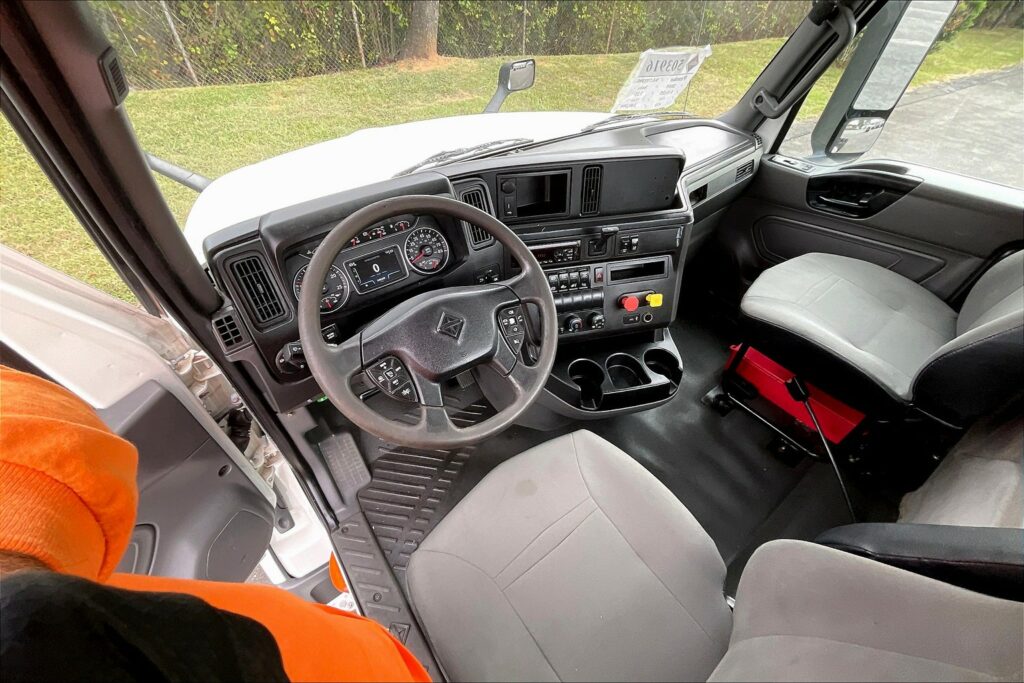 2019 INT LT625 6×4 Day Cab