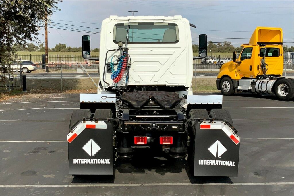 2019 INT RH613 4×2 Day Cab