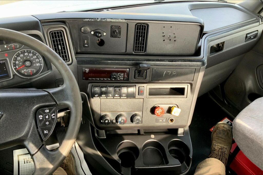 2019 INT RH613 4×2 Day Cab