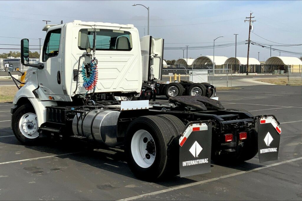 2019 INT RH613 4×2 Day Cab