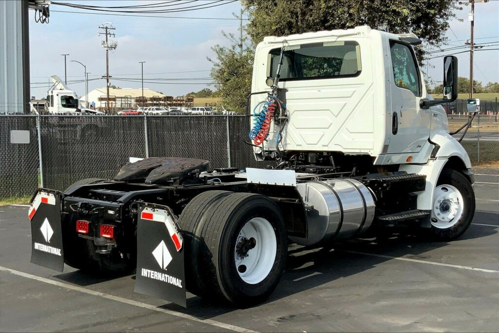 2019 INT RH613 4×2 Day Cab