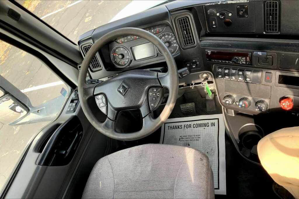 2019 INT RH613 4×2 Day Cab