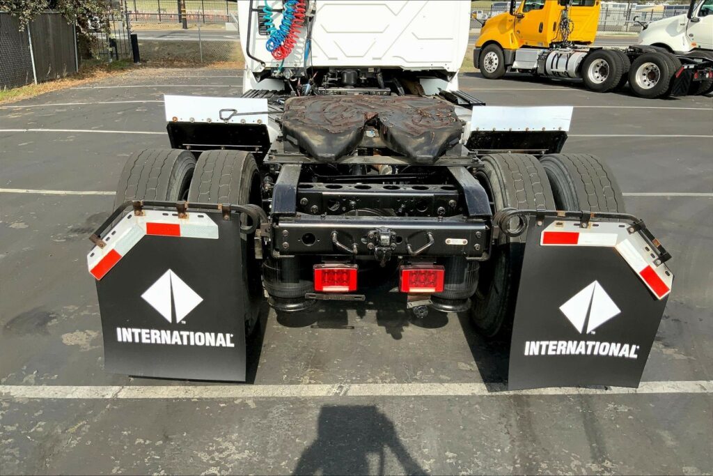 2019 INT RH613 4×2 Day Cab