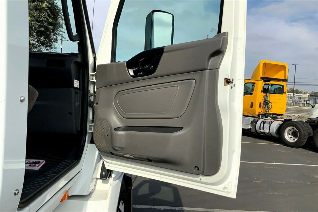 2019 INT RH613 4×2 Day Cab