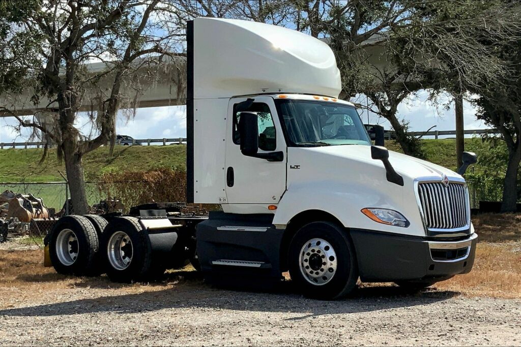 2021 CUM LT625 6×4 Day Cab