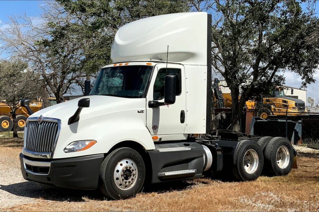 2021 CUM LT625 6×4 Day Cab