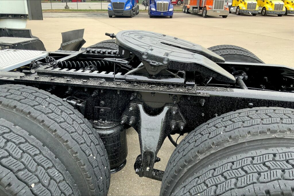 2021 CUM LT625 6×4 Sleeper