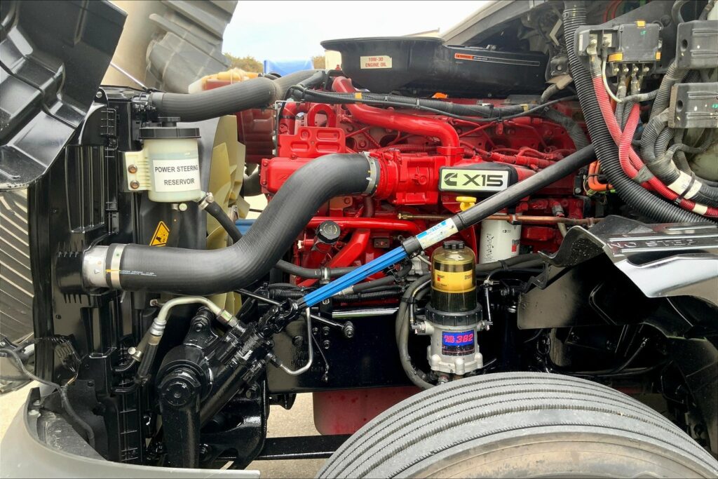 2021 CUM LT625 6×4 Sleeper