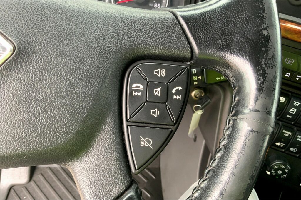 2021 CUM LT625 6×4 Sleeper