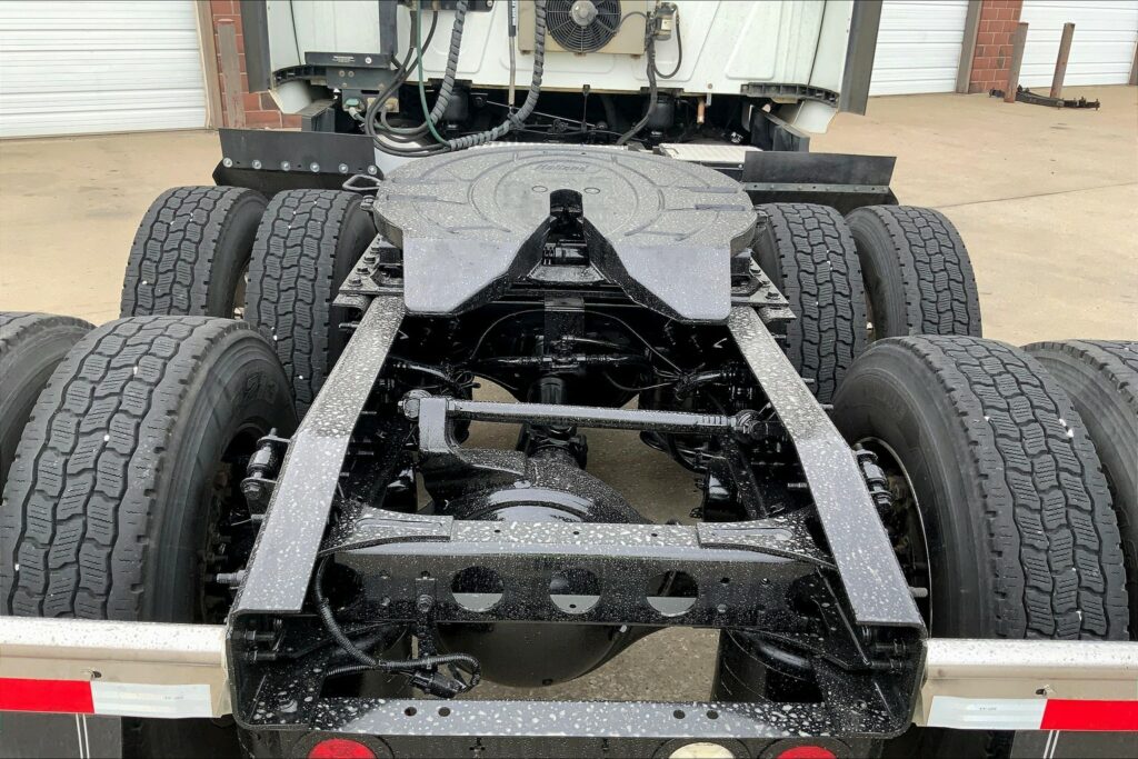 2021 CUM LT625 6×4 Sleeper