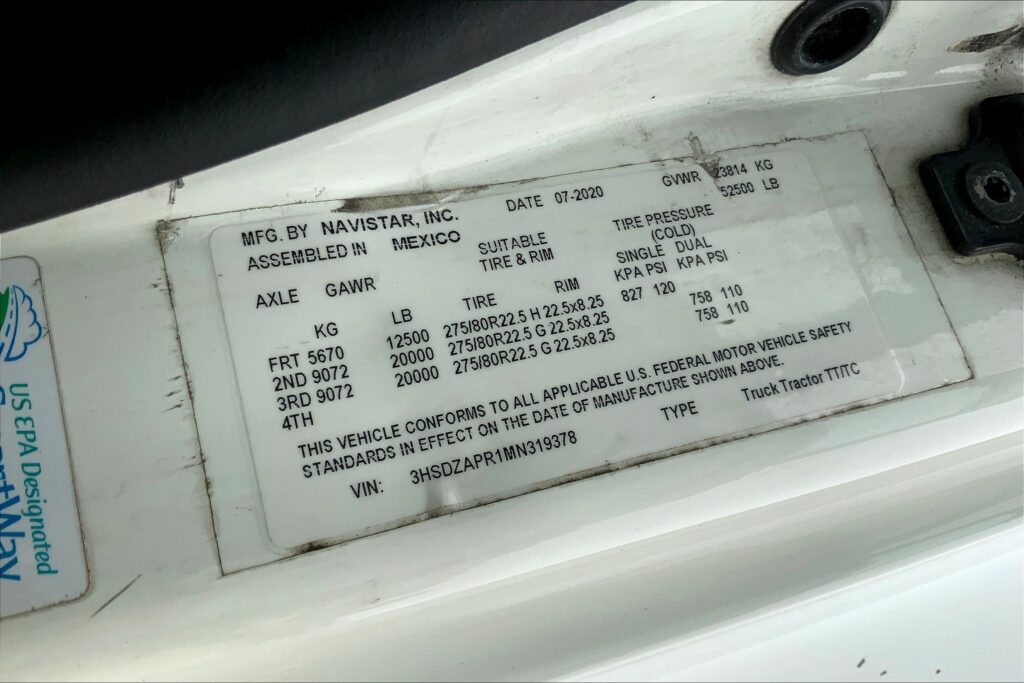 2021 CUM LT625 6×4 Sleeper