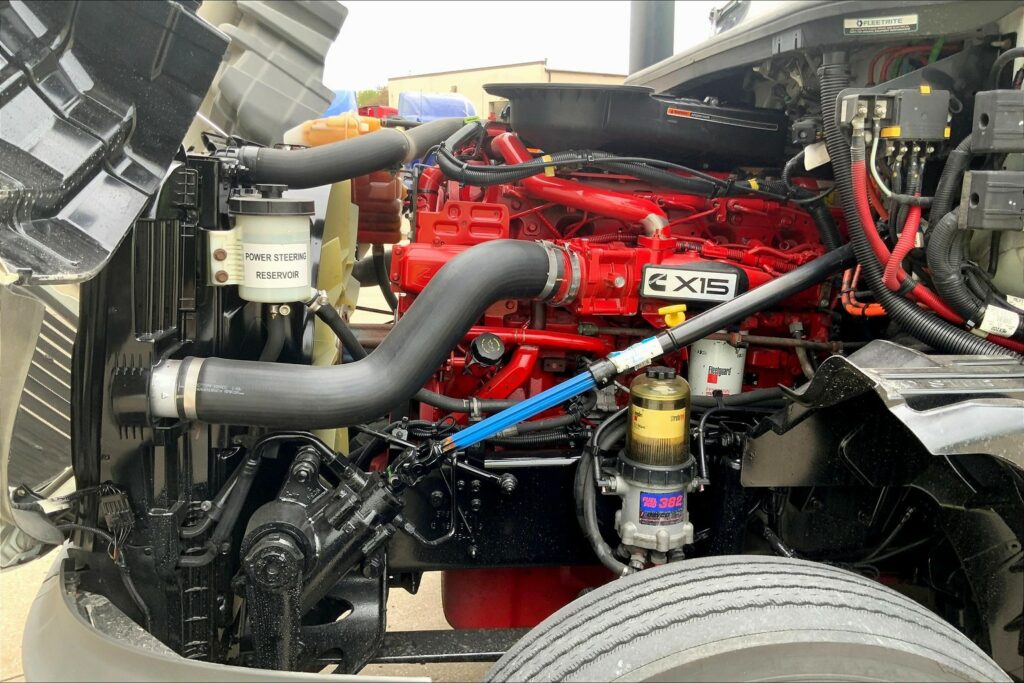 2021 CUM LT625 6×4 Sleeper