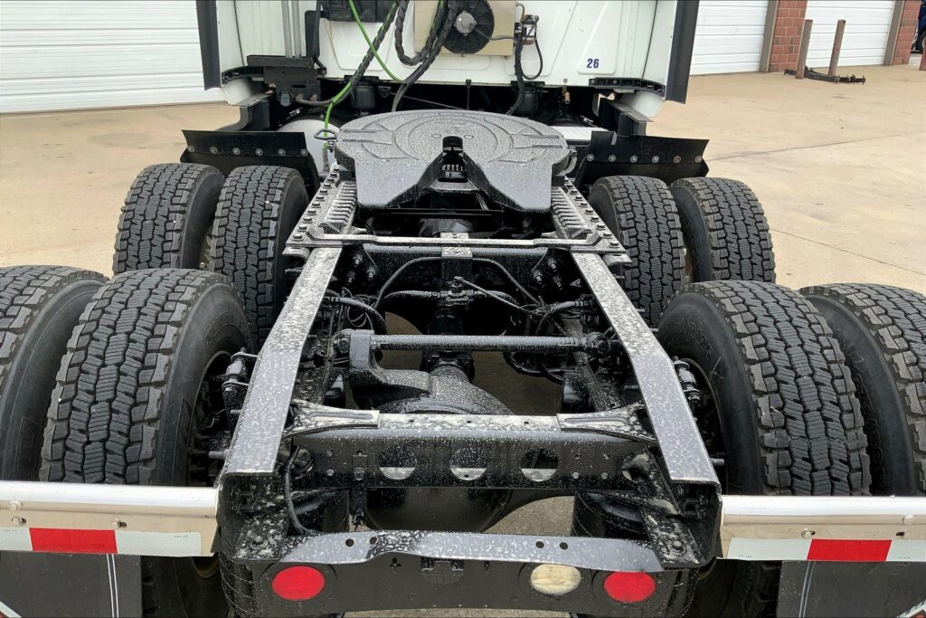 2021 CUM LT625 6×4 Sleeper