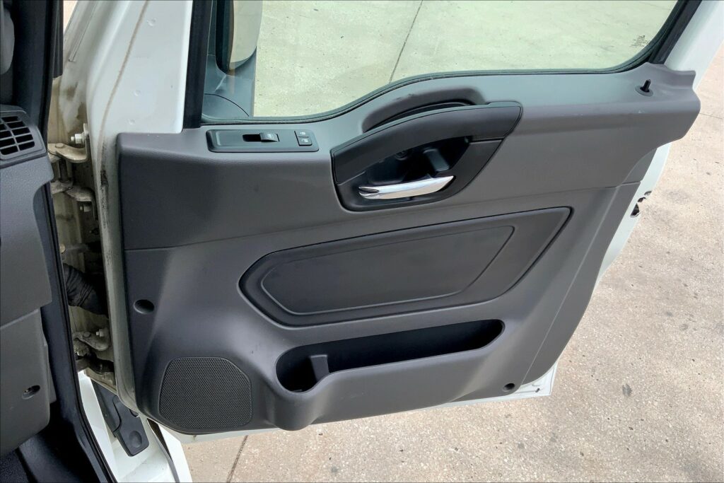 2021 CUM LT625 6×4 Sleeper