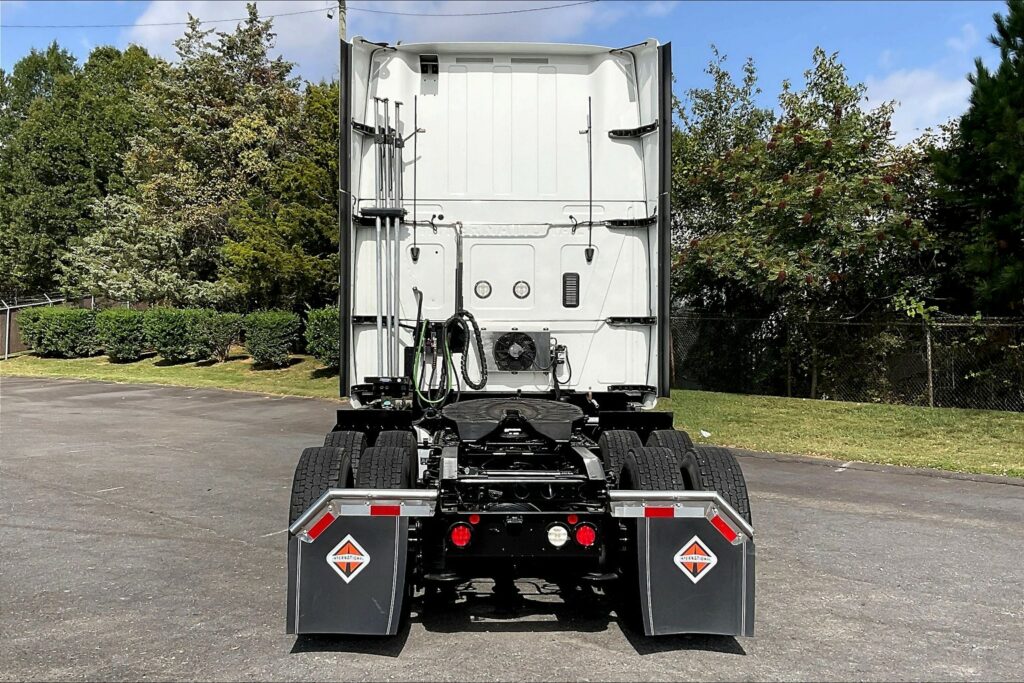 2021 CUM LT625 6×4 Sleeper