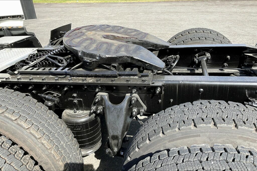 2021 CUM LT625 6×4 Sleeper