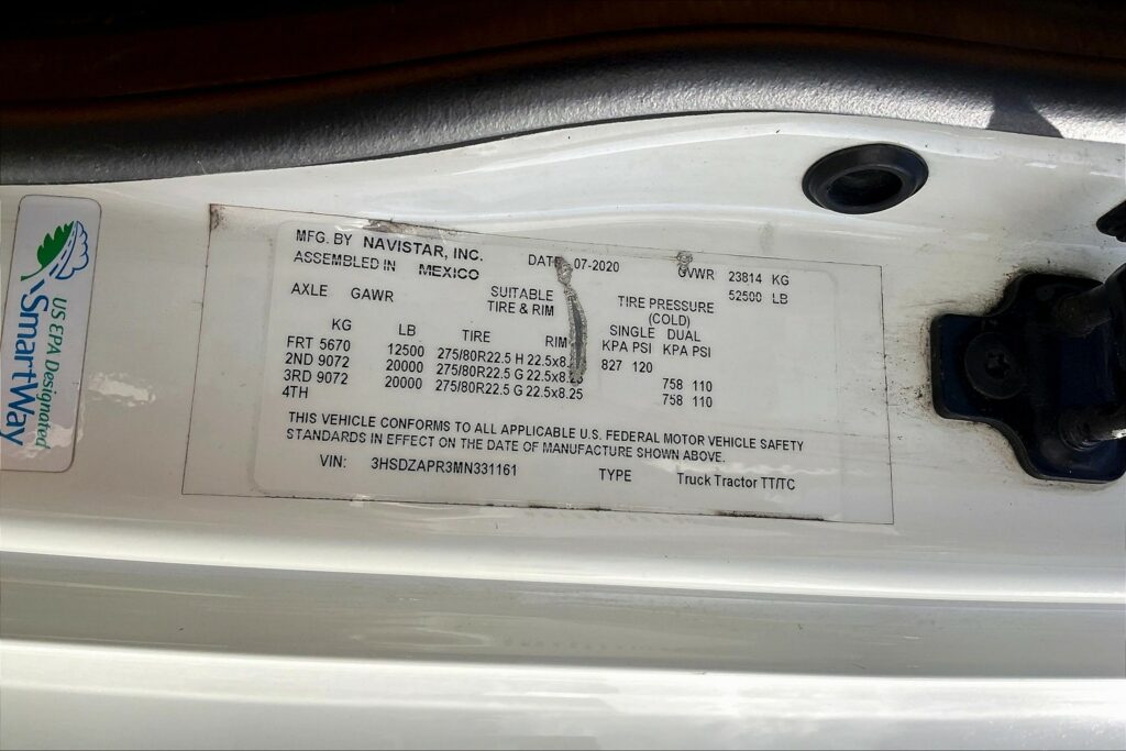 2021 CUM LT625 6×4 Sleeper