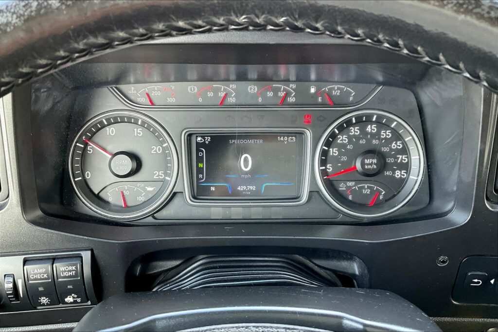 2021 CUM LT625 6×4 Sleeper