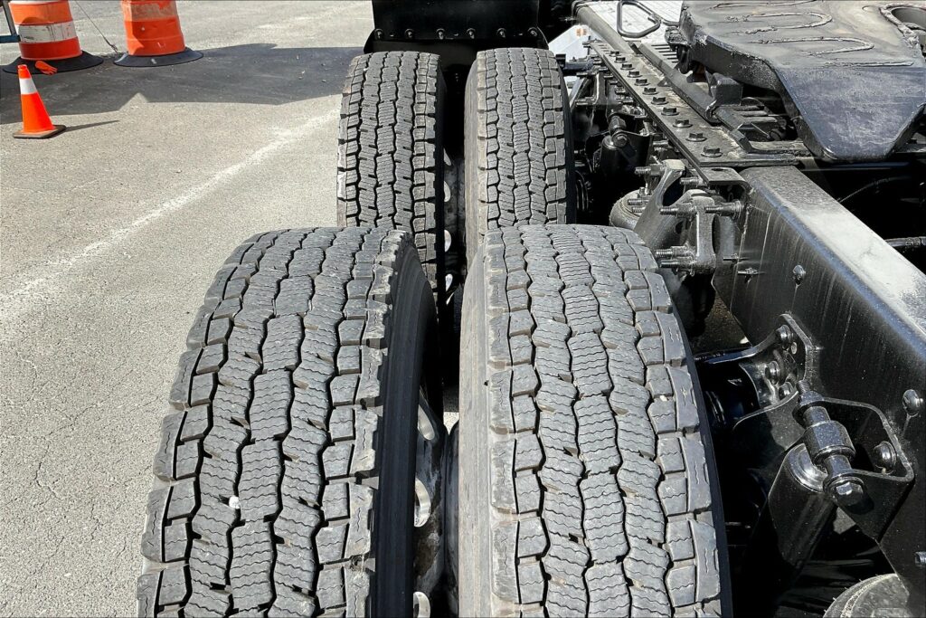 2021 CUM LT625 6×4 Sleeper