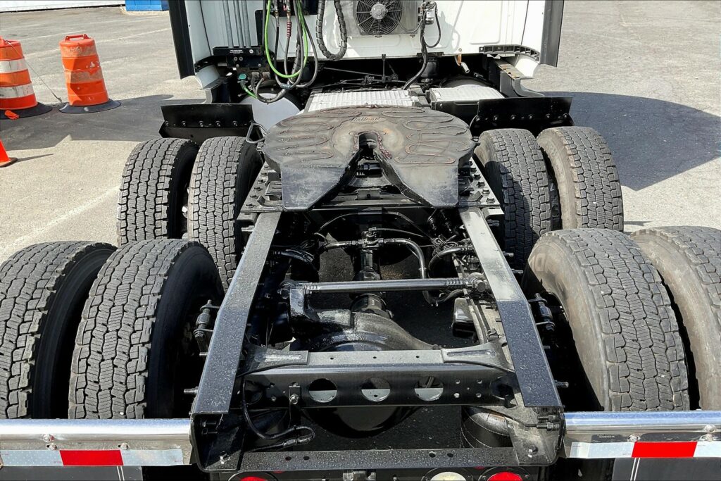 2021 CUM LT625 6×4 Sleeper