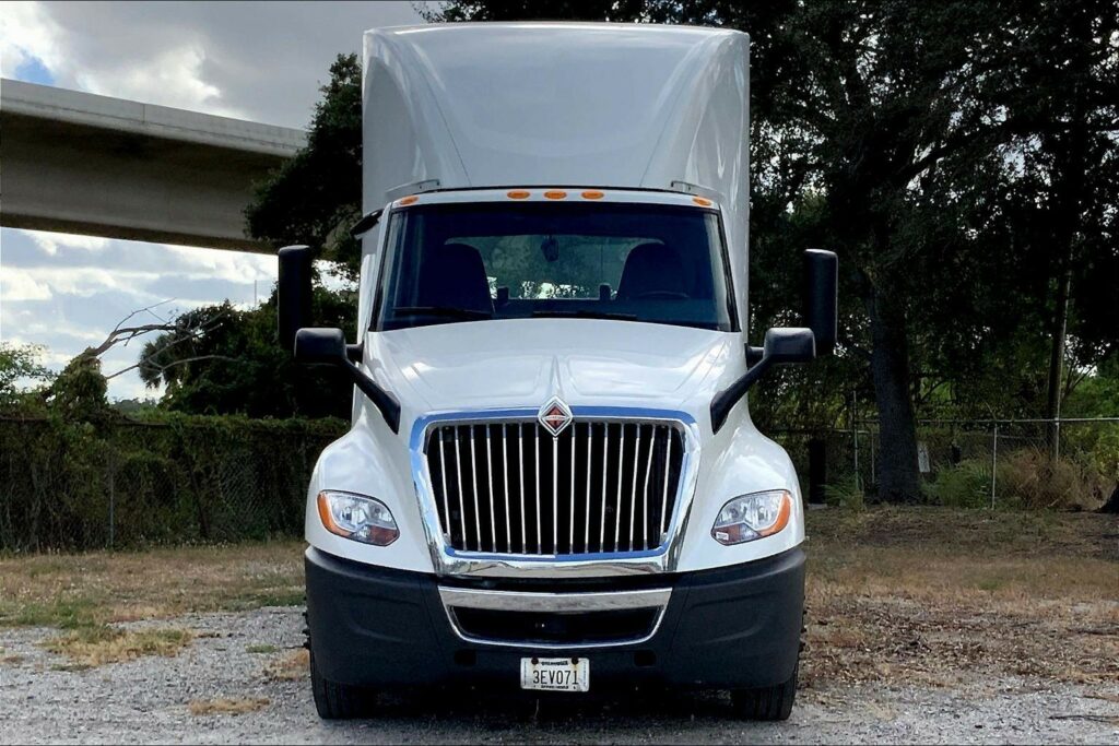 2021 CUM LT625 6×4 Day Cab