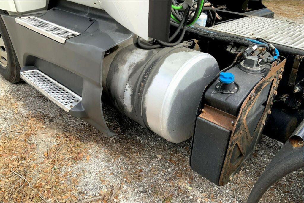 2021 CUM LT625 6×4 Day Cab