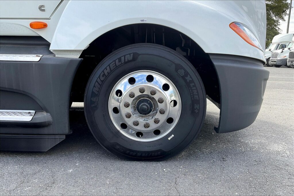 2021 CUM LT625 6×4 Sleeper